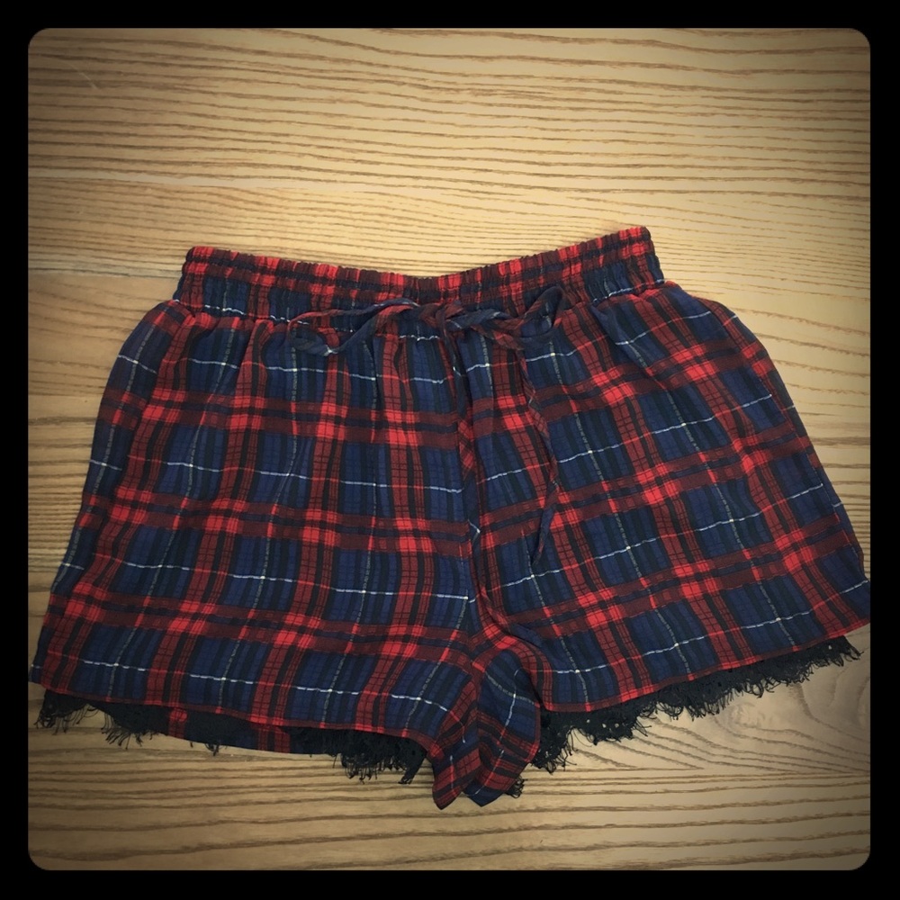 Like New forever 21 sheen and lace shorts